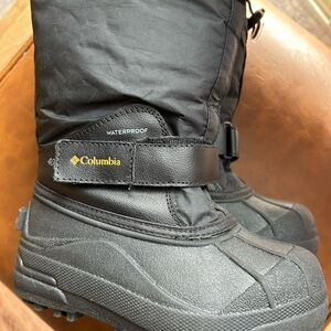 Columbia kids snow boots Size 11